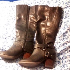 Fergie leader black boots